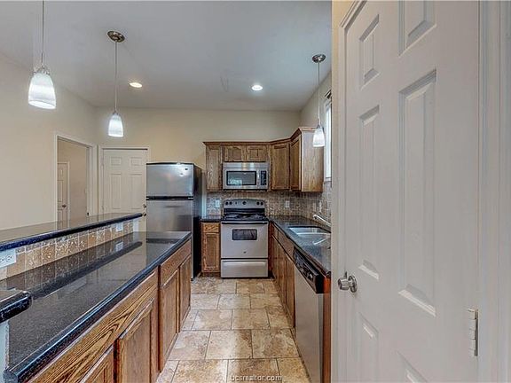 2nd image of 821 Avenue B