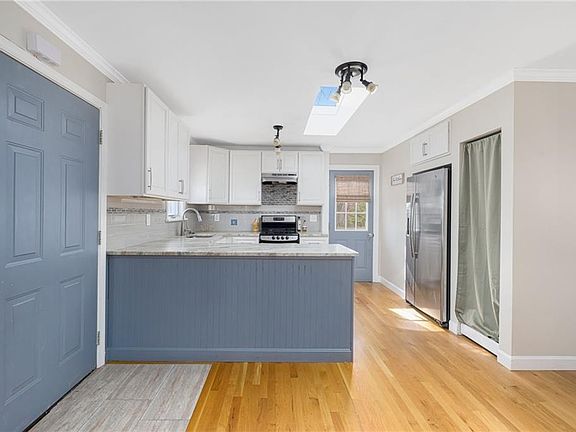 3rd image of 25 Pepin St