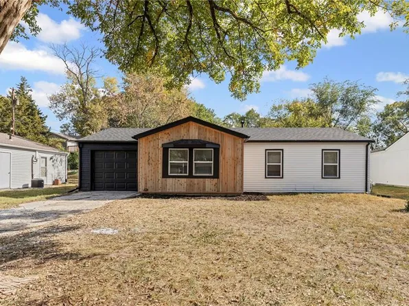 1323 E 21st St, Lawrence, KS 66046