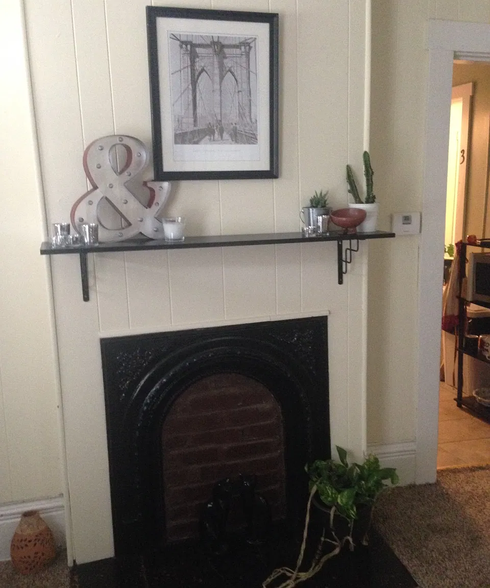 186 West Washington Street - Single House — Photo 1