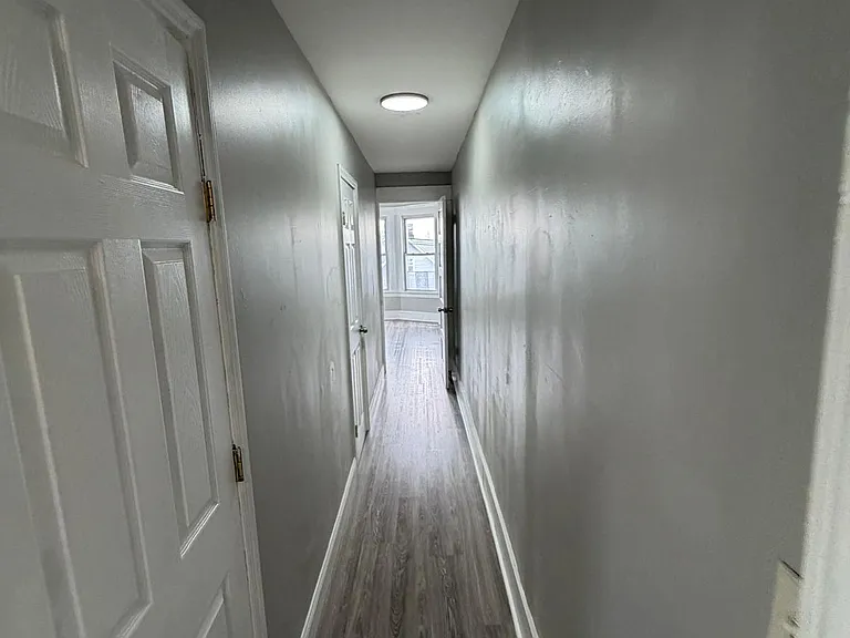 647 Montgomery St #3 — photo 5 of 7