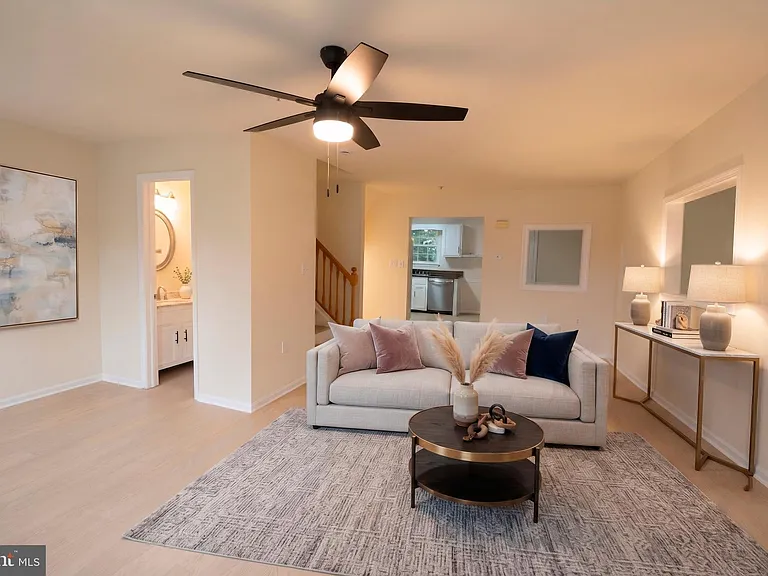 1330 Hampshire Dr #7E — Photo 8