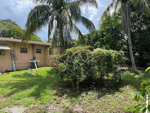 2nd image of 427 NE 160th Street