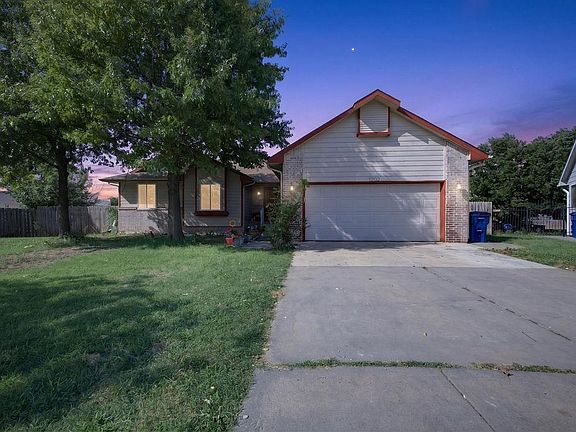 3rd image of 1802 S Hoyt Cir