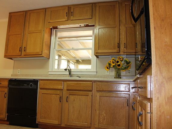 4th image of 5586 Woodland Dr