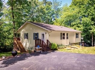 24 Carrier Pl, Asheville, NC 28806