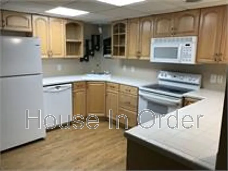 12 Looking Glass Ln — Photo 4