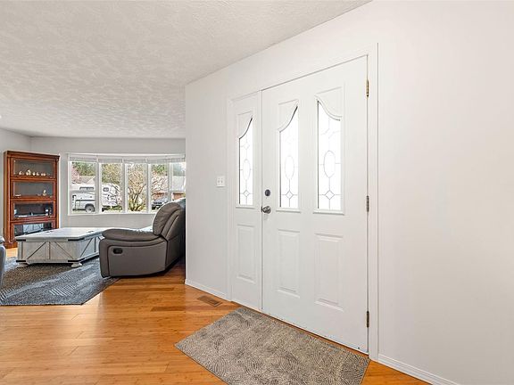 4th image of 1149 Walkem Rd