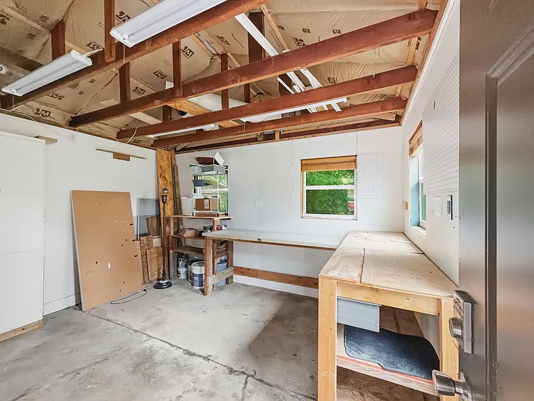 2137 Lenamon St — Photo 28