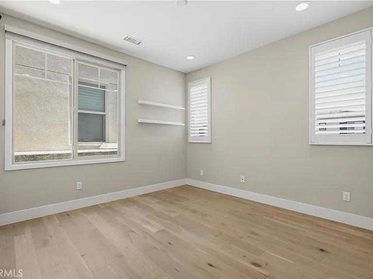 215 Carmine — Photo 22