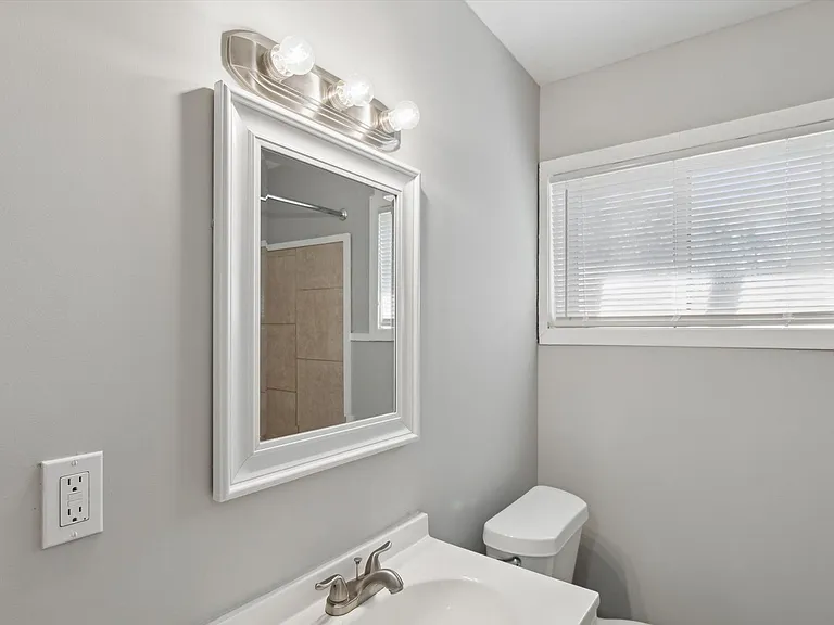 1535 E 31st St — Photo 14