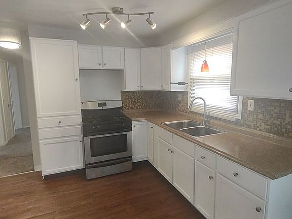 3rd image of 15005 Lawndale Ave