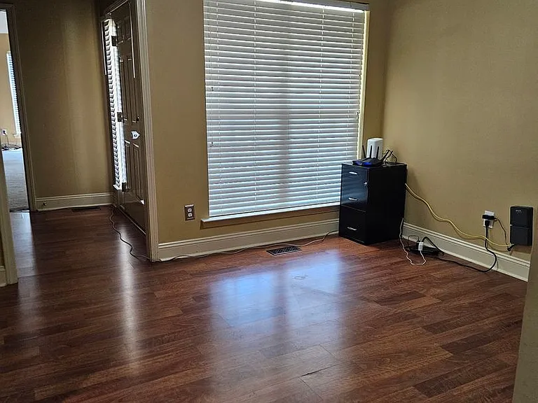304 Christopher Luke Cir — Photo 8