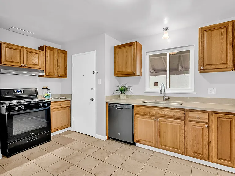 934 Pierce St — Photo 12
