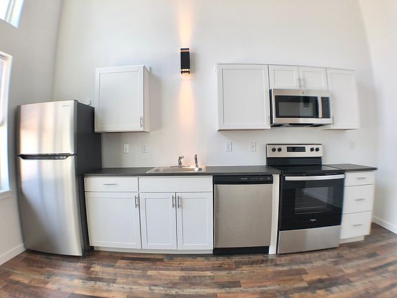 5th image of 401 Charlotte St #111