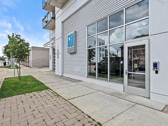 5th image of 601 E Ogden Ave Unit 505