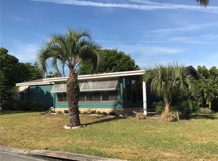 1566 Apache Cir, Tavares, FL 32778