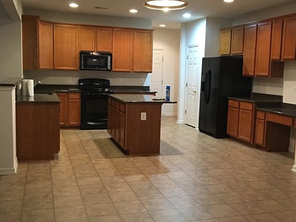 3rd image of 7707 Burnleigh St