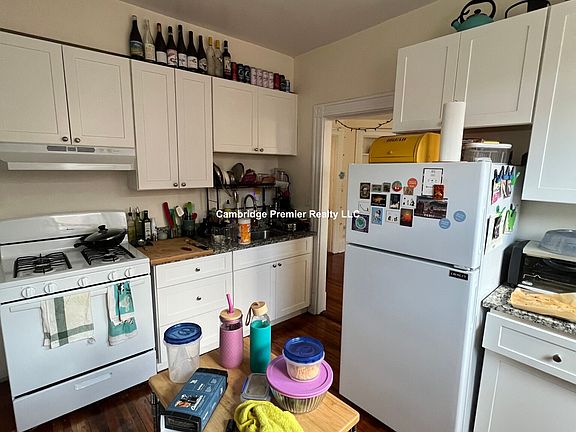 3rd image of 881 Massachusetts Ave #17