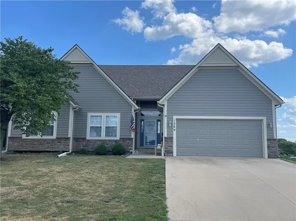 1209 Cottonwood Ct, Paola, KS 66071