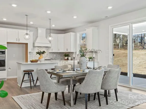 4018 Caymen Bay Ct, Tega Cay, SC 29708