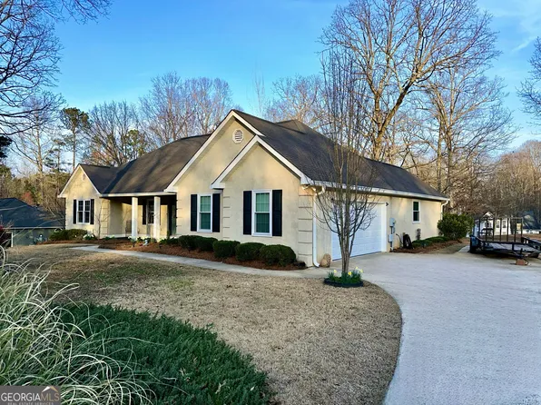 54 Montrose Ln, Sharpsburg, GA 30277