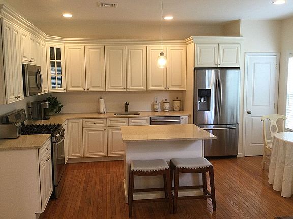 3rd image of 32 Meadow Pond Cir