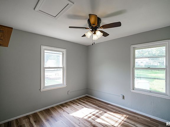 5th image of 3021 W Proctor St