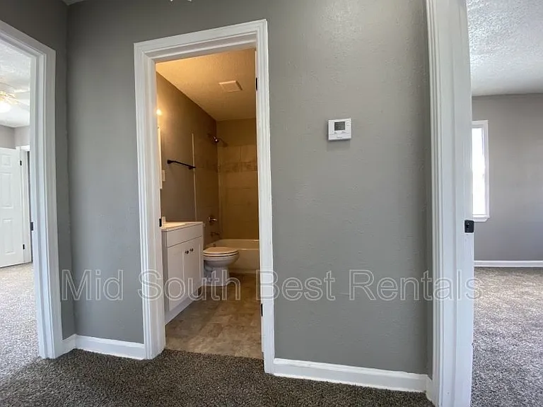 323 W Essex Ave — Photo 8