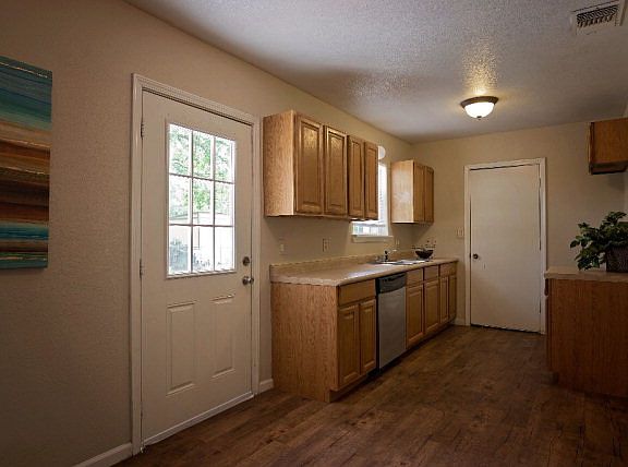 4th image of 3403 Wildwood St