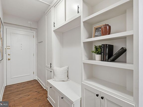 4th image of 2100 19th St NW APT 506