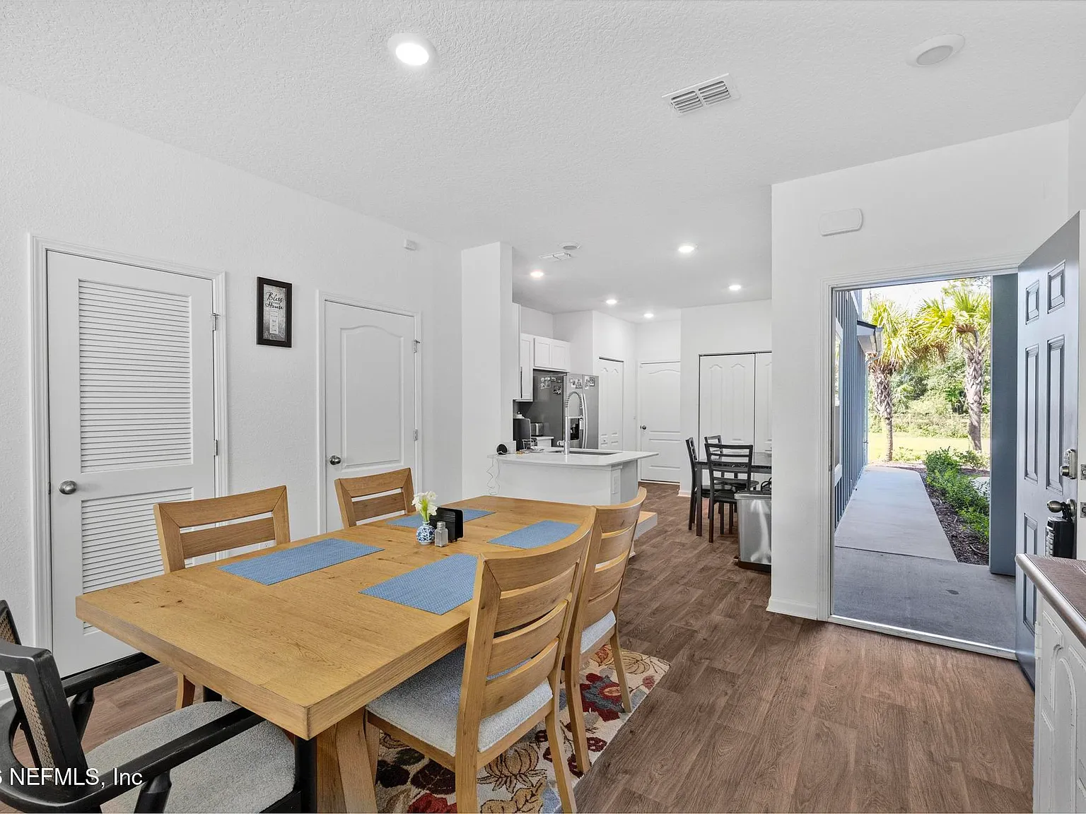3 bed, 2.5 bath, 1502 sqft, $2,100 — Photo 4