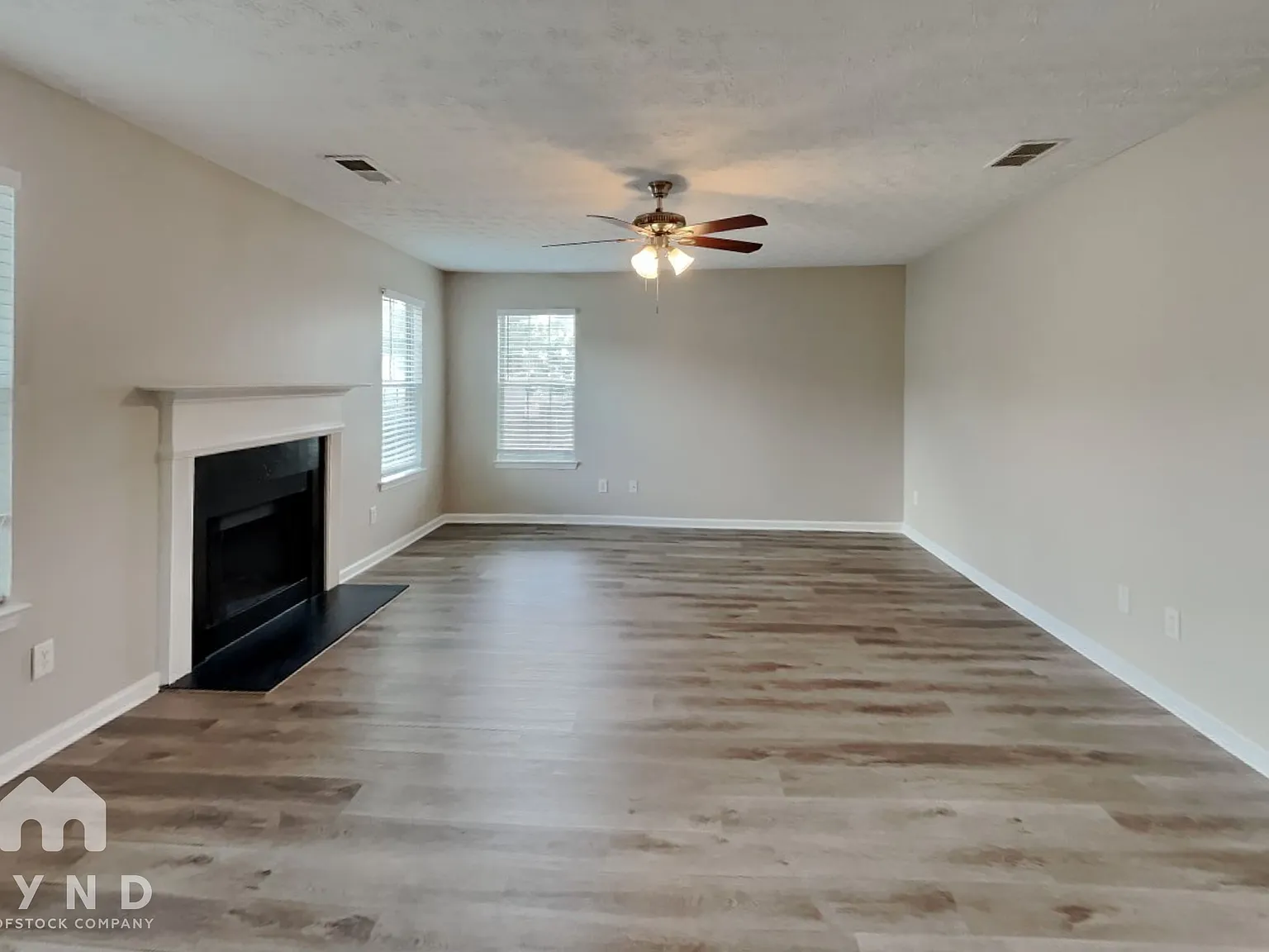 4 bed, 2.5 bath, 2727 sqft, $2,175 — Photo 3