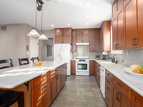 5th image of 5167 Chabot Ct