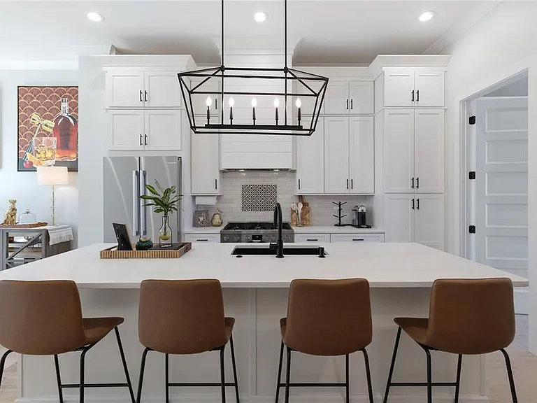 64 N Park Ave — Photo 9