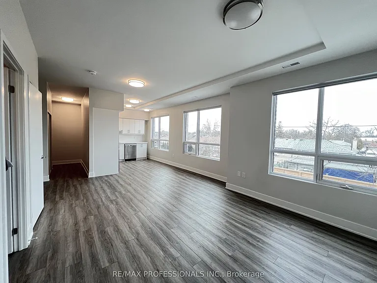 62 Dixfield Dr #121 — Photo 9