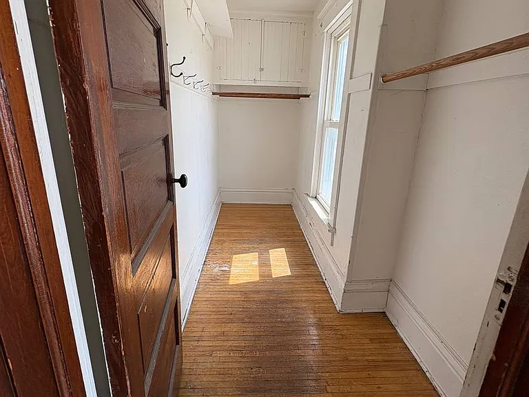 103 1st St NE #2 — Photo 6