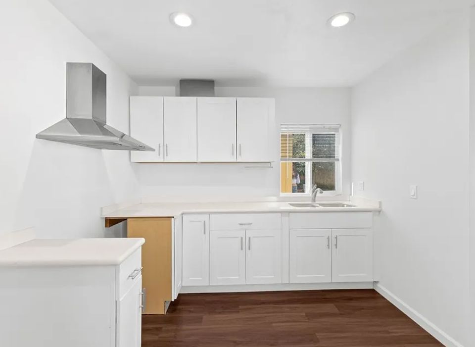1st image of 1410 S Olive St #1