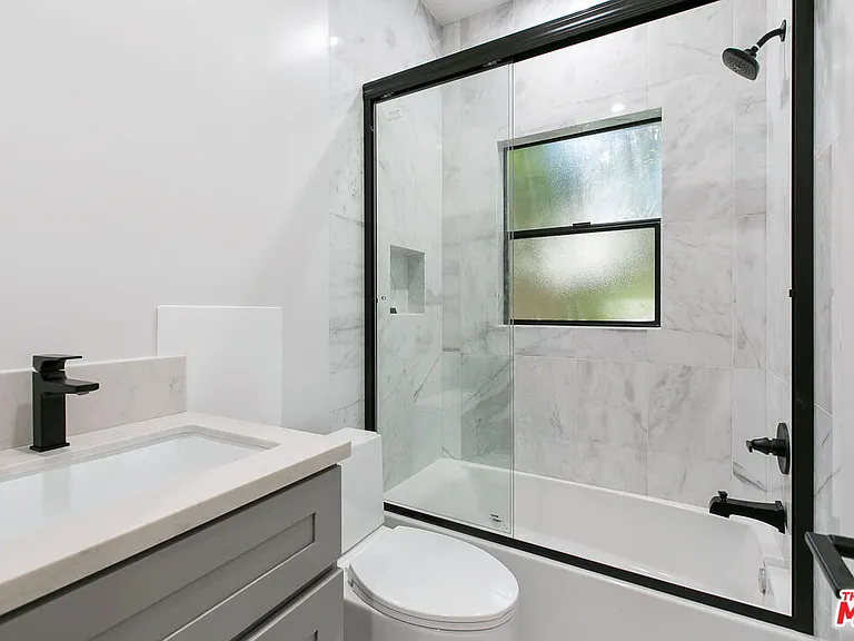 7229 Willoughby Ave #15 — Photo 10