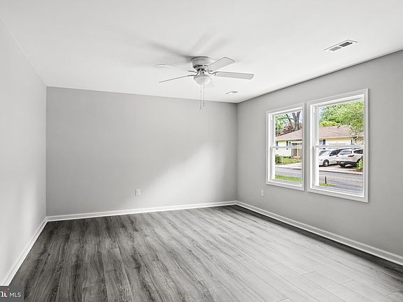 4th image of 401 Evergreen Blvd