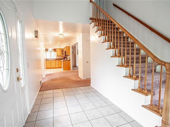 3rd image of 17 Valley Brook Dr
