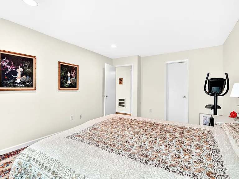 138 Indian Hollow Ct — Photo 14