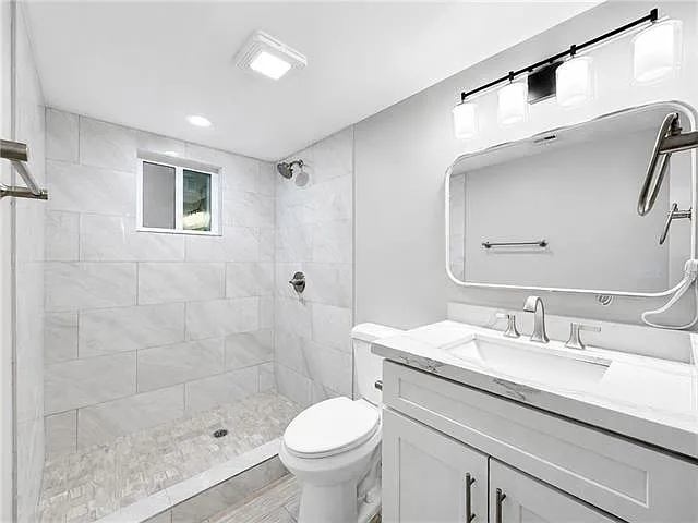 4472 Joycelyn Dr — Photo 16