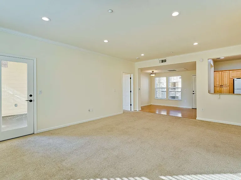 Encinal Place Apartments — Photo 19