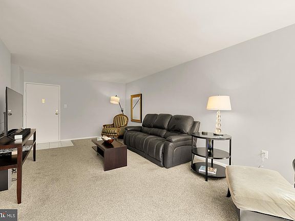 5th image of 4390 Lorcom Ln APT 510