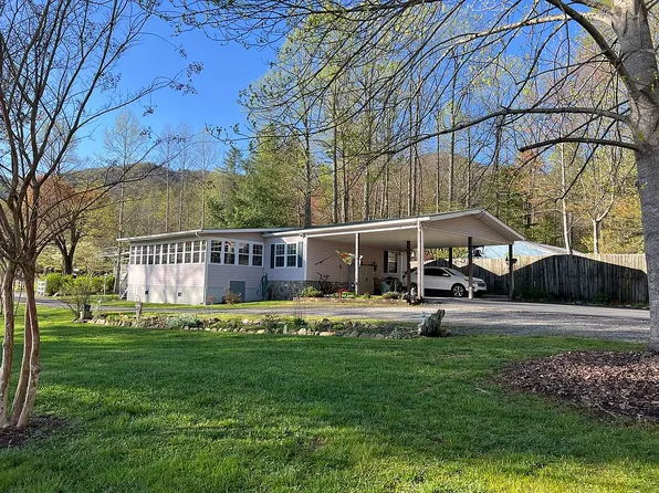786 Bullfrog Ln, Hiawassee, GA 30546