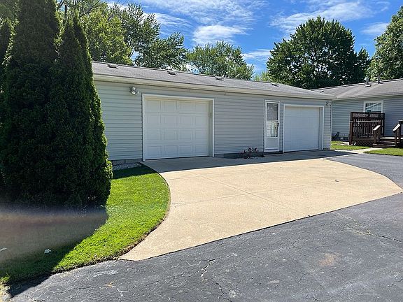 3 1/2 car garage w heat