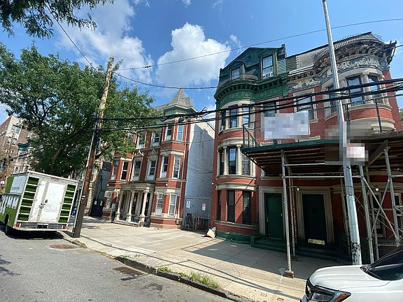 2nd image of 740 Kelly St