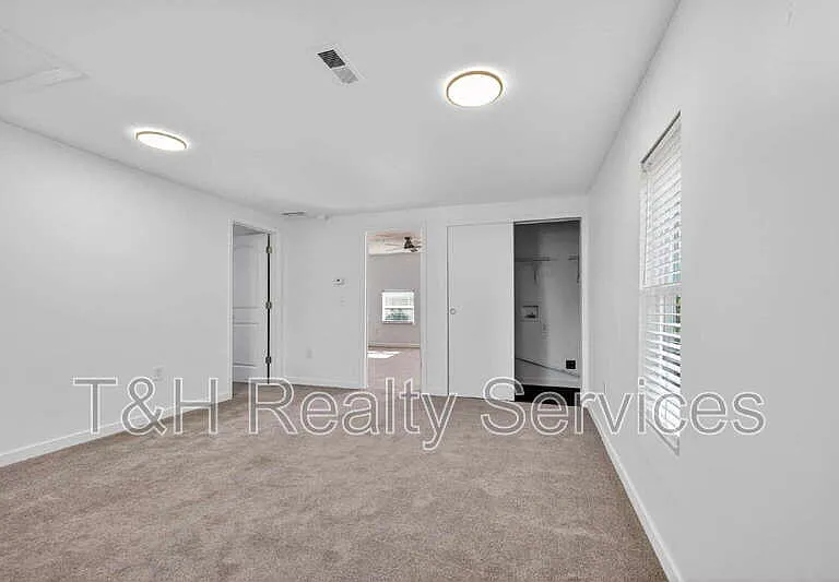 210 N Keystone Ave — Photo 27