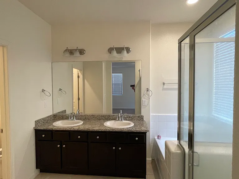 214 Fowler Ct — Photo 10